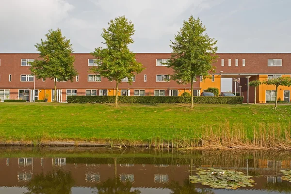 Modern konut hoogeveen içinde ışık, akşam bina netherlands — Stok fotoğraf