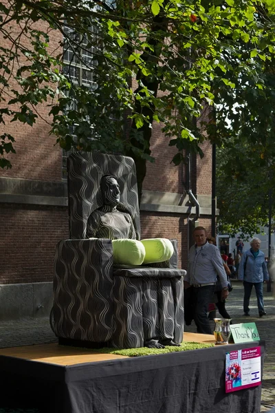 Arnhem, Nederländerna - den 28 september, 2014: 3: e pris profs levande statyer VM: fåtölj (israel) — Stockfoto