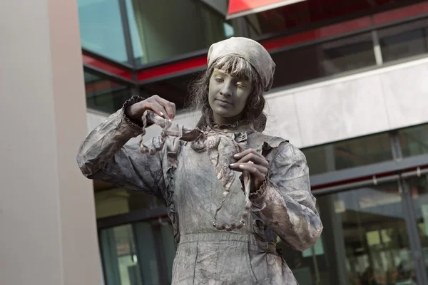 Arnhem, Niederlande - 28. September 2014: Künstlerin stellt sich Wäscherin während Weltmeisterschaften lebende Statuen in arnhem vor — Stockfoto