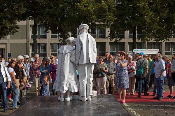 Arnhem, Países Bajos - 28 de septiembre de 2014: artistas en el mercado durante los campeonatos mundiales de estatuas vivas en Arnhem —  Fotos de Stock