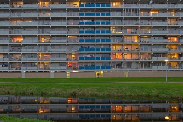 Detalhe de apartamentos em sunset glow, Países Baixos — Fotografia de Stock