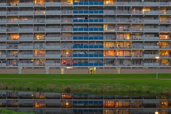 Detalhe de apartamentos em sunset glow, Países Baixos — Fotografia de Stock