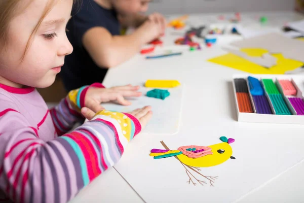 Plasthantverk För Barn Lerfågel Barnkonst Och Kreativ — Stockfoto