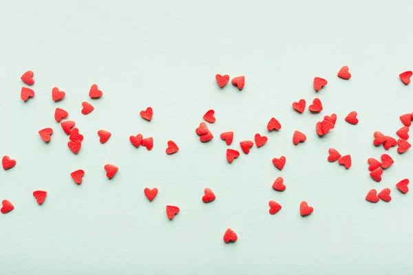 Roter Und Türkisfarbener Hintergrund Zum Valentinstag Rote Herzen Sind Gleichmäßig — Stockfoto