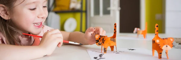 Papierowa Robota Dla Dzieci Diy Tygrys Wykonany Papieru Toaletowego Rękaw — Zdjęcie stockowe