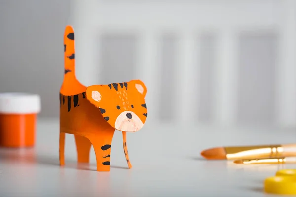 Pappershantverk För Barn Diy Tiger Tillverkad Toalettpapper Ärm För Kinesiska — Stockfoto