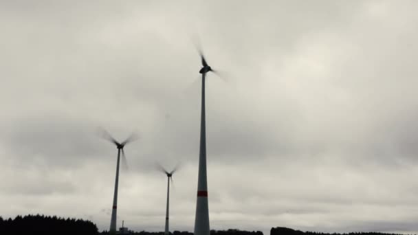 Спінінгові вітрові турбіни - проміжок часу — стокове відео
