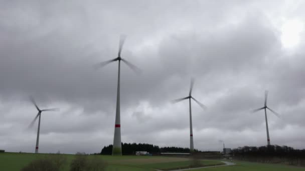 Draaiende windturbines - time-lapse — Stockvideo
