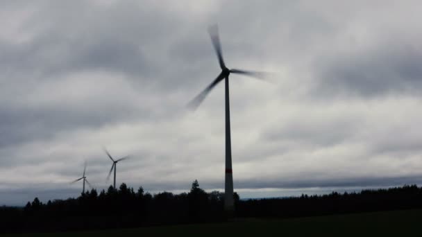 Draaiende windturbines - time-lapse — Stockvideo