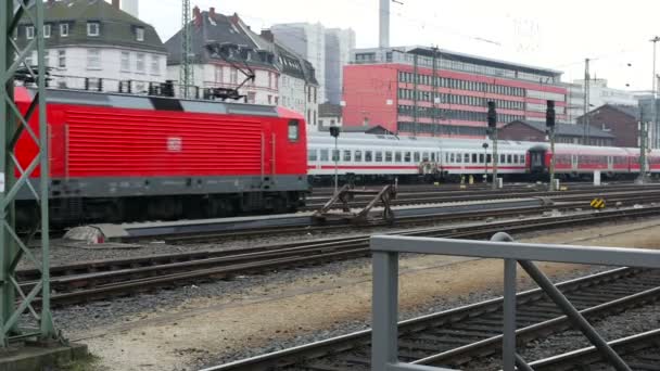 Tren alemán ICE de alta velocidad en la estación de Frankfurt — Vídeos de Stock
