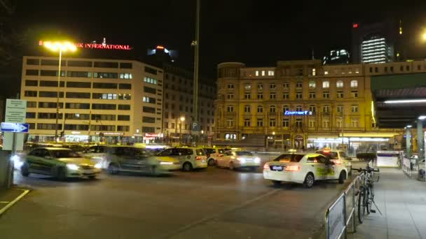 Taxis in front of main station Frankfurt, Germany - time-lapse shot — Stock Video