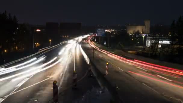 Carretera y tráfico por la noche — Vídeos de Stock