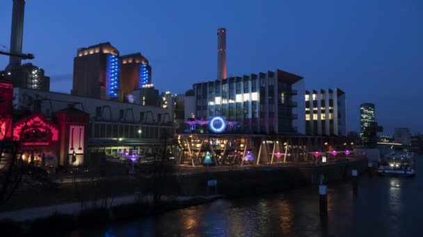 Frankfurt Westhafen bij nacht - time-lapse — Stockvideo