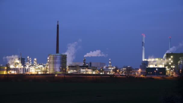 Zona industriale e centrale elettrica di notte — Video Stock