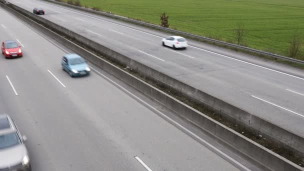 Tráfico en la autopista alemana A66 — Vídeo de stock