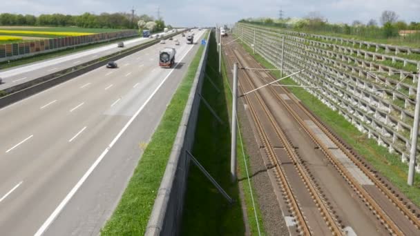 Estrada alemã, aproximando-se trem ICE — Vídeo de Stock