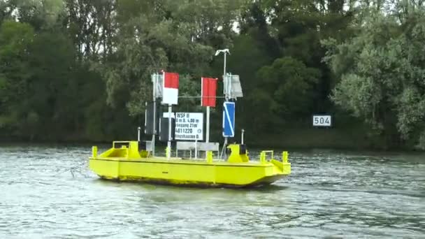 Rijden op de rivier de Rijn — Stockvideo