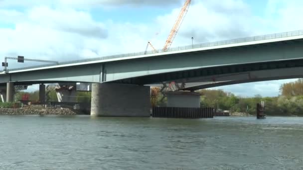 Schiersteiner Bruecke - bouwplaats — Stockvideo