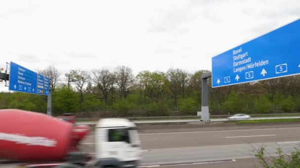 Francoforte Germania Maggio 2021 Traffico Intenso Sull Autostrada Tedesca Nei — Video Stock
