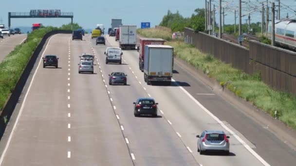 Weilbach Allemagne Juin 2021 Grands Camions Circulation Dense Sur Autoroute — Video