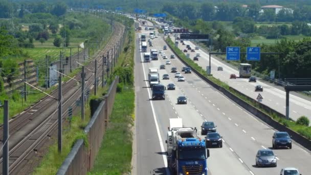 Weilbach Alemanha Junho 2021 Caminhões Grandes Tráfego Denso Autobahn Perto — Vídeo de Stock