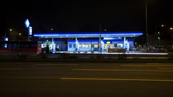 Gasolinera Aral, lapso de tiempo — Vídeos de Stock