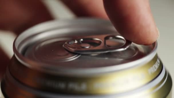 Beer can — Stock Video