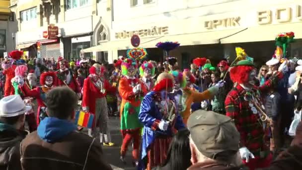 Desfile de carnaval en el centro de la ciudad de Wiesbaden — Vídeos de Stock