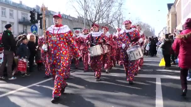 Sfilata di Carnevale nel centro della città di Wiesbaden — Video Stock