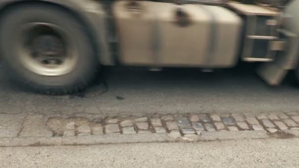 Pothole na rua — Vídeo de Stock