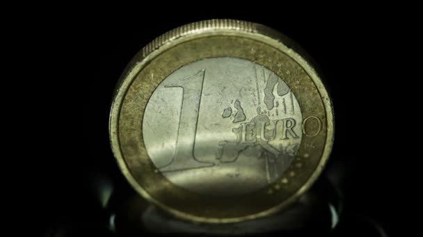 Monnaie de l'Union européenne dans l'eau montante — Video