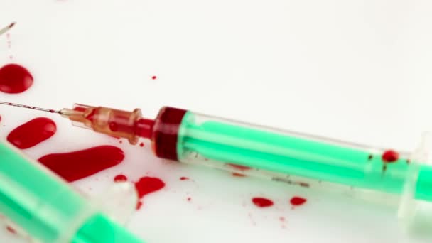 用过的注射器和血 — 图库视频影像