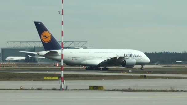 Lufthansa Airbus A380, Frankfurt Airport — Stock Video