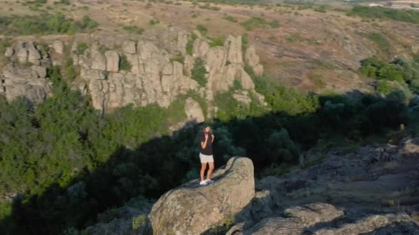Young Beautiful Girl Stands Cliff Canyon Aktovsky Canyon Mertvovod River — Stock Video