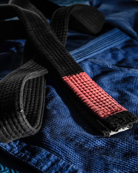 Zbliżenie Brazylijskiej Jiu Jitsu Bjj Czarny Pas Niebieskim Kimono Maty — Zdjęcie stockowe
