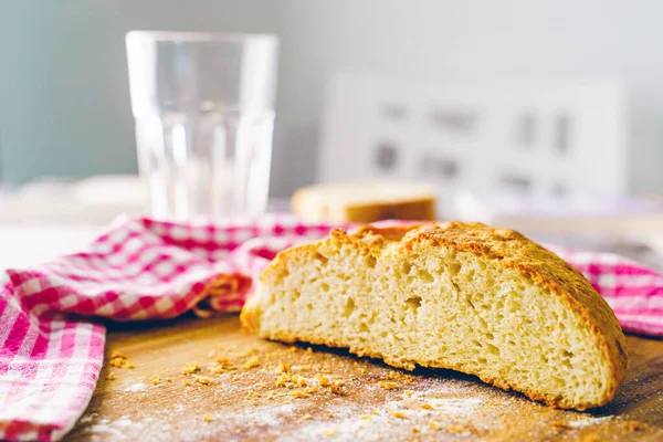 Pão Assado Caseiro Fresco Mesa Casa Pronto Para Comer Espaço — Fotografia de Stock