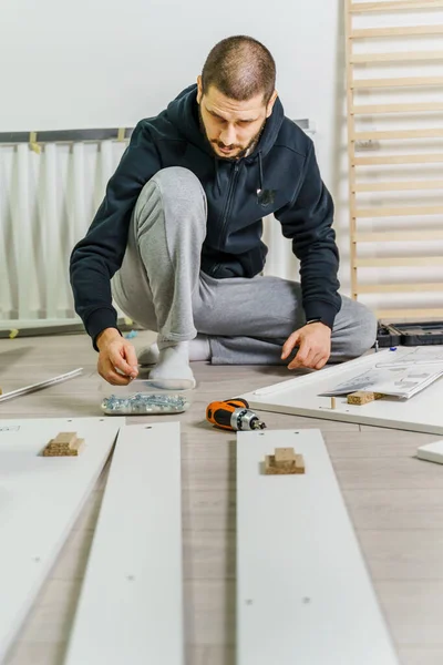 One Man Beard Alone Putting Together Self Assembly Furniture Sitting — Stock fotografie