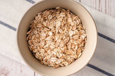 Yulaf ezmesi ve buğday gevreğini vejetaryen ya da vejetaryen organik gıda kavramına yakın durun.