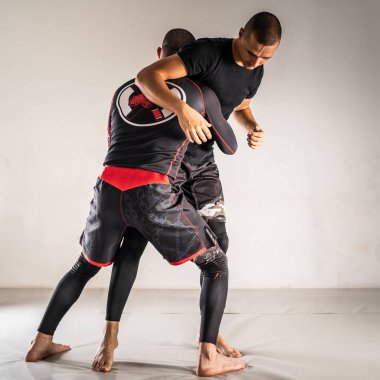 Brezilya jiu jistu bjj no-gi iki erkek sporcunun eğitim tekniği ile güreşmesi.