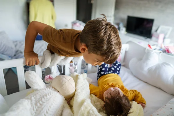 Small Caucasian Boy Five Years Playing His Baby Brother Sister — Stock Photo, Image