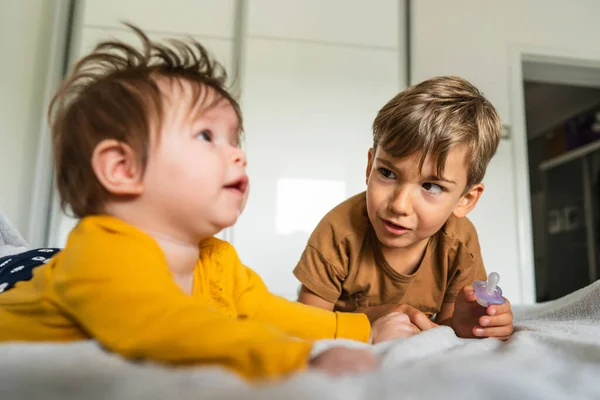 Small Caucasian Boy Five Years Old Lying Bed His Baby — Stock Photo, Image