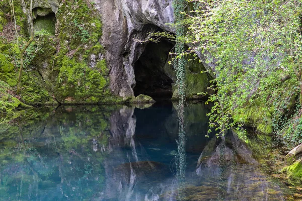 Water Source Cave Turquoise Color Water Lake Krupajsko Serbia Sunny — Stock Photo, Image