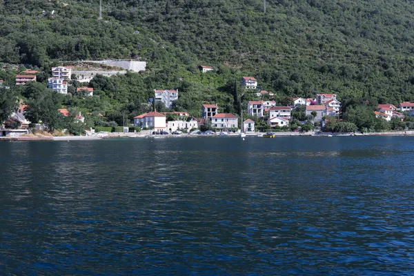 Lepetane Montenegro Juli 2021 Prachtig Uitzicht Vanaf Veerboot Baai Van — Stockfoto