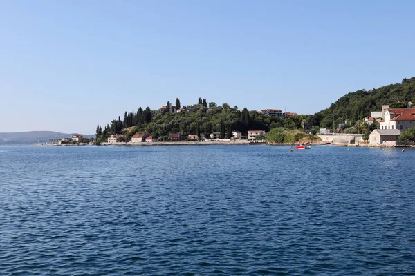 Lepetane Montenegro Juli 2021 Prachtig Uitzicht Stadskust Het Strand Van — Stockfoto