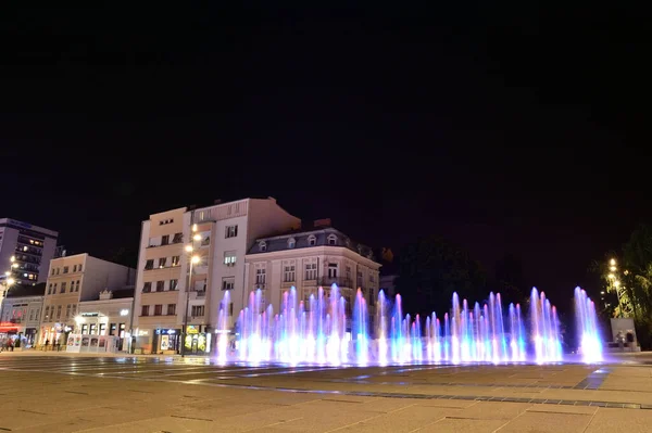 Nis Serbien August 2021 Brunnen Mit Farbigem Wasser Auf Dem — Stockfoto