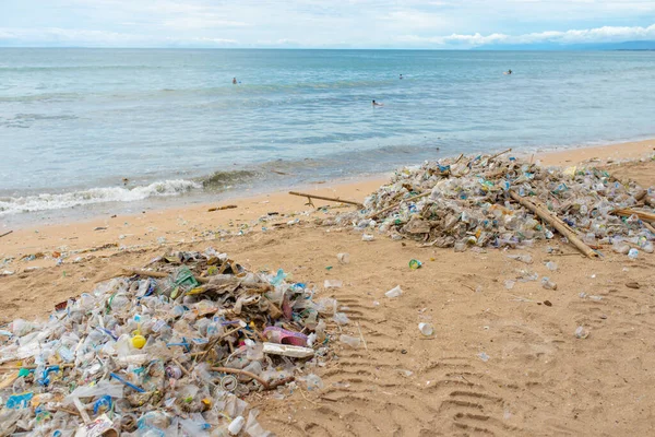 Bali Indonesien 2021 Mülldeponie Einem Sandstrand Indonesien Auf Der Insel — Stockfoto