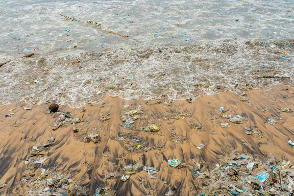 Bali Indonesien 2021 Mülldeponie Einem Sandstrand Indonesien Auf Der Insel — Stockfoto