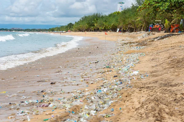 Bali Indonezja 2021 Składowisko Odpadów Wysypisko Piaszczystej Plaży Indonezji Wyspie — Zdjęcie stockowe