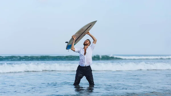 Young European Guy Holding Surfboard His Head Sea — Stock Photo, Image