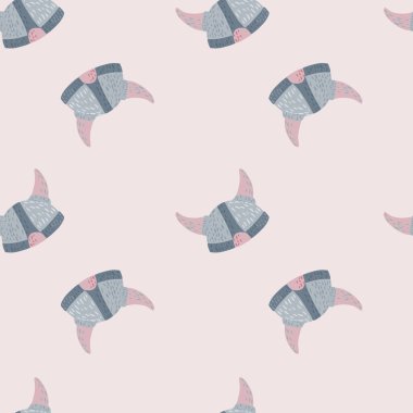 Minimalist pastel renkler Viking kasklarıyla kusursuz desen oluşturur. İskandinav aksesuarları pembe ve mavi soluk renkte. Kumaş tasarımı, tekstil baskısı, ambalaj, kapak için harika. Vektör illüstrasyonu.